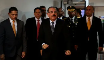 Danilo Medina sale hacia el Vaticano; el Papa Francisco lo recibirá el viernes