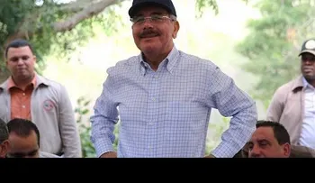 Danilo dona planta empacadora a productores en Ocoa