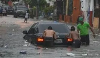 Fuertes aguaceros generan inundaciones y derrumbes en Santiago