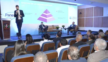 Fundación Equidad presenta libro de abogados argentinos "Criminalización de la política" 