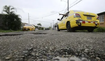 Panamá propone indemnizar a afectados por huecos y baches en sus carreteras