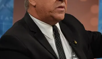 Percival Peña denuncia que le robaron la placa oficial de su carro