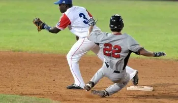 Equipo de EEUU gana a Cuba en serie amistosa de béisbol