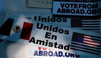 Expatriados estadounidenses en Ajijic, México, votan a distancia y siguen de cerca las elecciones intermedias