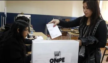Los peruanos esperan los resultados de las elecciones generales