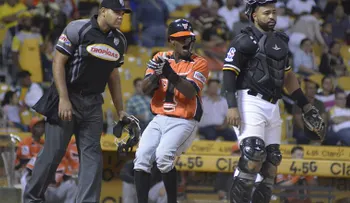 Toros ganan 5-3 a las Águilas y frenan mala racha