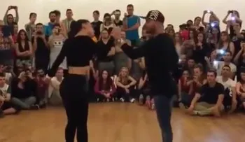 Una baile muy sensual   (VIDEO)