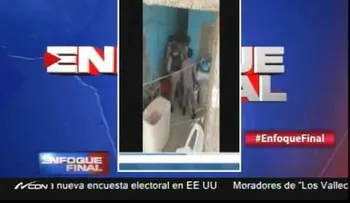 La abusiva agresión de cinco policías a un demente en Boca Chica (VIDEO)