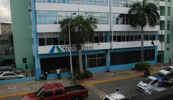 Agentes de Amet hieren chofer que los agredió con un puñal en la Duarte con 27