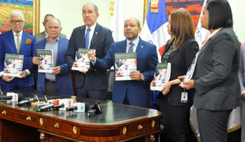 MESCyT y DGII presentan la propuesta del programa para la asignatura de educación tributaria