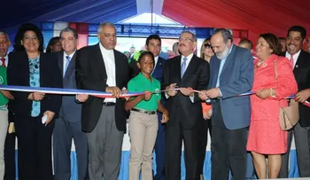 22 escuelas en 15 provincias, inaugurada por el Presidente Medina en forma conjunta