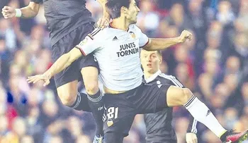 Valencia tumba al Real Madrid  y el Barsa pierde