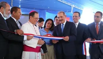 Presidente Medina entrega nuevo liceo en Higüey