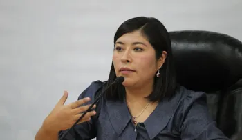 Justicia peruana mantiene vigente orden de captura contra ex primera ministra asilada en México