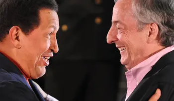 Un ex funcionario kirchnerista dice que Kirchner y Hugo Chávez se quedaron con US$ 50 millones a través de títulos de deuda argentinos
