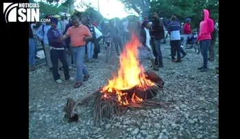 Protestan en demanda de construcción de puente en comunidad de El Cercado