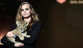 Desde Cara hasta Clooney, el arte lucrativo de la promoción de relojes por celebridades