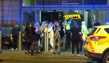 Imágenes de explosiones en concierto de Ariana Grande en Manchester; 20 muertos y decenas de heridos