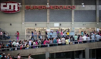 Colapso en Venzuela: solo se puede comprar una vez a la semana
