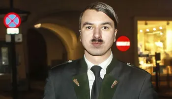 Arrestan en Austria al "doble" de Adolf Hitler