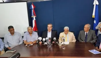 El PRM exige del Gobierno rebaja de 25% en tarifa eléctrica