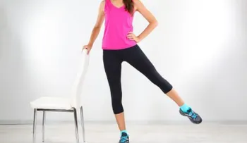 5 Ejercicios para ponerte en forma con una silla 