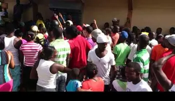 Video: Decenas de haitianos esperan â??resurrección de un brujoâ? en Verón