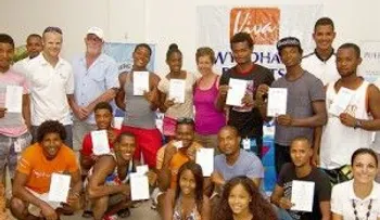 Salvavidas profesionales canadienses instruyen jóvenes Costa Norte