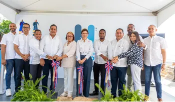 Vicepresidenta Peña entrega obras, y da palazo para ampliar hospital en el sur