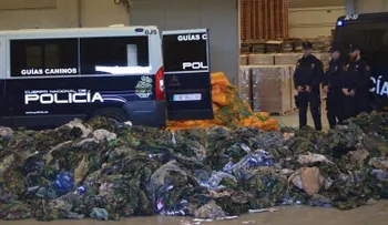 España decomisa 20.000 uniformes destinados a yihadistas