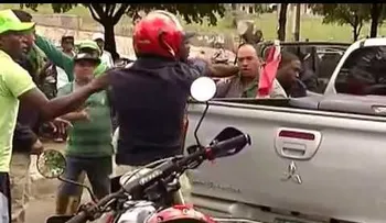 Miembro J2 encañona ex teniente coronel participaba en Marcha Verde            