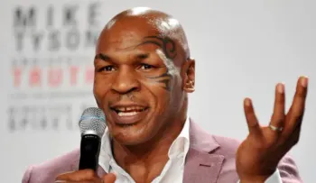Mike Tyson pierde la cabeza y golpea a un hombre en un avión