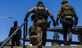 Un ciudadano estadounidense resulta herido en un incidente con agentes de ICE en California