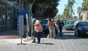 Dos mujeres se besan en el Malecón en presencia de menores, y de autoridades que no hicieron nada