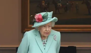 La reina Isabel II no acudió a misa y continúa su descanso
