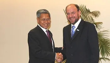 Ministro de Industria y Comercio recibe a embajador de EEUU