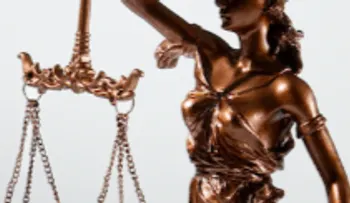 Diputados y funcionarios reciben 101 títulos de maestría en Derecho