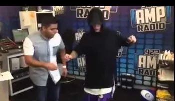 Bieber bailando merengue de Toño Rosario (VIDEO)