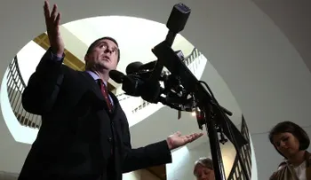 Líderes republicanos en el Congreso se alejan de la acusación de Trump sobre escuchas