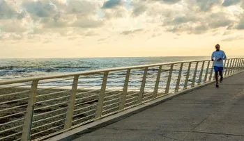Riesgos y beneficios de correr por la playa