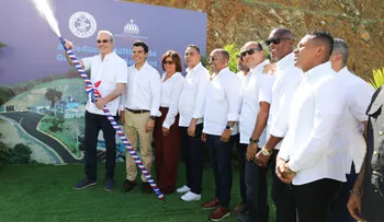Presidente Abinader y director Inapa inauguran acueducto en Monte Plata