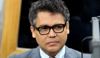 Carlos Peña anuncia renuncia del PLD y su Comité Central  