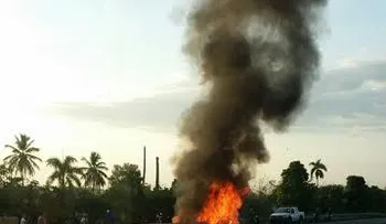 Hombre muere calcinado y mujer herida de gravedad, al incendiarse yipeta donde viajaban  