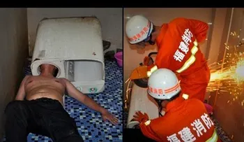 Un hombre queda atrapado en una lavadora