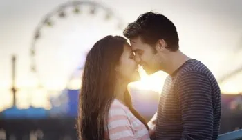 Los hombres pueden enamorarse  en 8.2 segundos al ver una mujer; 7 señales 