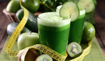 5 jugos verdes que te ayudarán a bajar de peso sanamente