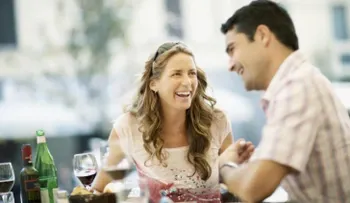 Consejos para comenzar una relación formal con alguien que conociste en Tinder