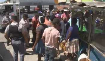 Realizan desalojo de vendedores ambulantes en La Romana