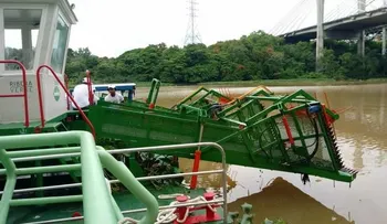 Barcos especiales inician recogida de basura en el río Ozama 