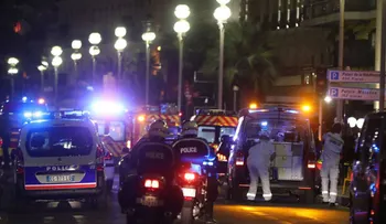 Camión arremete contra multitud en Niza, Francia: más de 73 muertos y centenar de heridos (VIDEO)